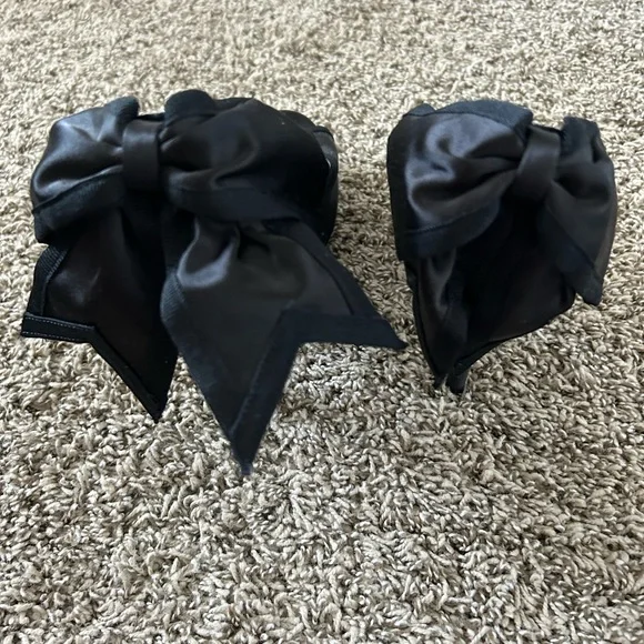 Betsey Johnson Black Classic Heels - Picture 2 of 4